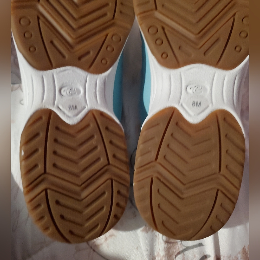 Easy Spirit Slip On's - Picture 4 of 5